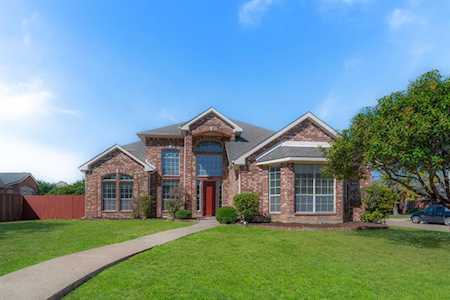 223 Briar Oak Drive Murphy, TX 75094