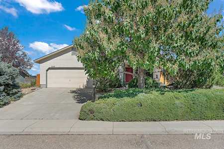 3302 Robinhood Loop Nampa, ID 83687-8867