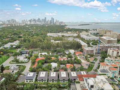 3550 W Glencoe St Coconut Grove, FL 33133