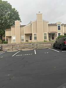 12 Breezy Knoll Ln Lake St Louis, MO 63367