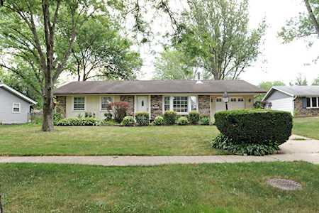 1827 W Weathersfield Way Schaumburg, IL 60193