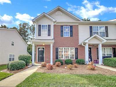 8050 Stoneham Ct Matthews, NC 28105
