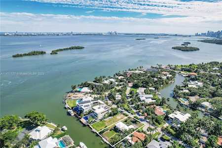1075 Belle Meade Island Dr Miami, FL 33138