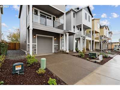 1444 N Steiwer LN Newberg, OR 97132