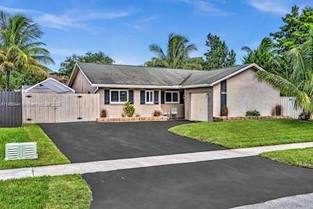 8081 NW 47th Ct Lauderhill, FL 33351