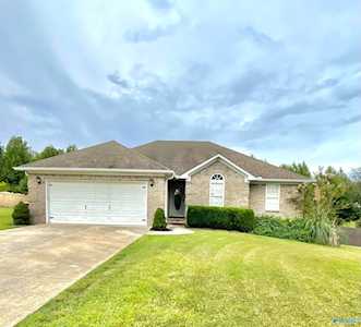 16379 Mooresville Road Athens, AL 35613