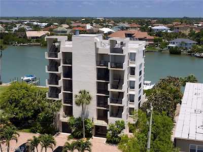 10562 Gulf Shore Dr #302 Naples, FL 34108