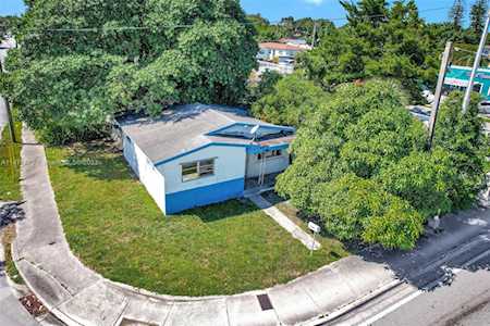 7460 NW 17th Ave Miami, FL 33147