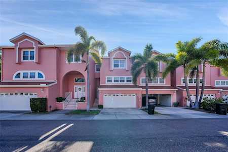 14592 El Paseo Dr Seminole, FL 33776