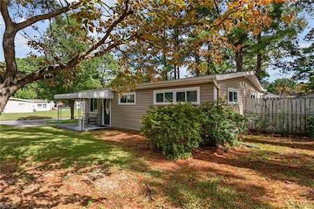 1401 Sparrow Rd Chesapeake, VA 23325