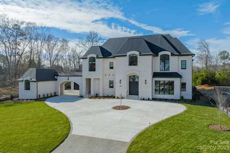 8018 Litaker Manor Ct Charlotte, NC 28270