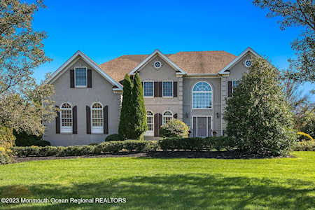 30 Pegasus Dr Tinton Falls, NJ 07724