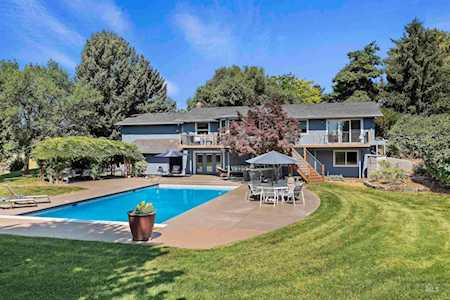 3290 N Holl Dr Eagle, ID 83616-2838