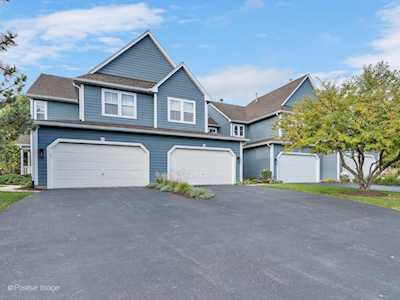 86 Tanglewood Dr Glen Ellyn, IL 60137