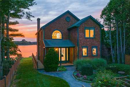 567 Shore Acres Ave North Kingstown, RI 02852
