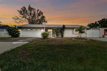 54 Lake Shore Dr Palm Harbor, FL 34684