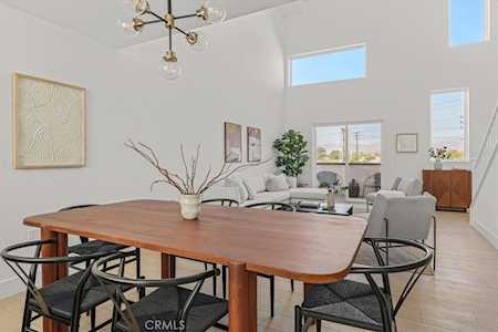 11220 W Victory Blvd North Hollywood, CA 91606