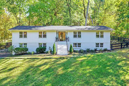 6747 Pennywell Dr Nashville, TN 37205