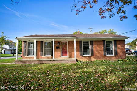 5254 Greenleaf Dr Swartz Creek, MI 48473