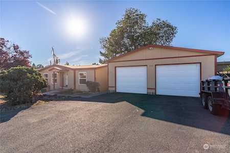 202 Broadmoor St NW East Wenatchee, WA 98802