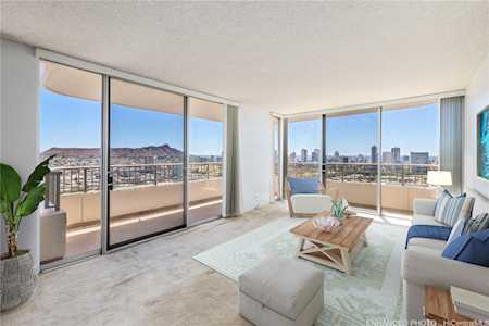 2825 S King Street #2601 Honolulu, HI 96826