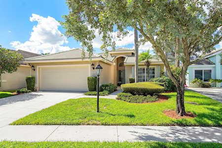 740 Clearbrook Park Circle Delray Beach, FL 33445