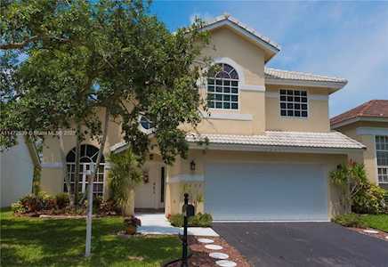2865 NW 68th Ln Margate, FL 33063