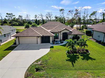 15 Pinehurst Ct Rotonda West, FL 33947