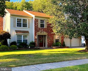 8 Stonehenge Dr Sewell, NJ 08080