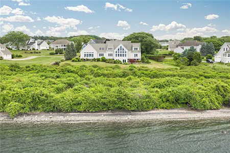 128 Thayer Dr Portsmouth, RI 02871