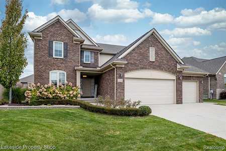 55343 Azinger Dr Macomb, MI 48042