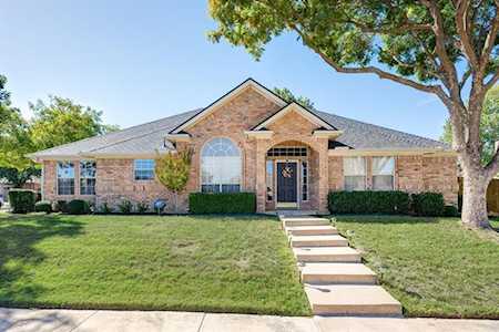 7301 Oak Ridge Drive North Richland Hills, TX 76182