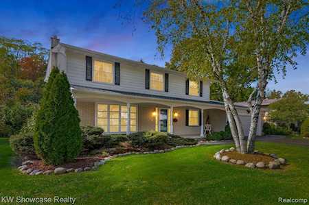 24157 Twin Valley Ct Farmington, MI 48336