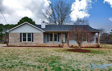 107 Colonial Drive Meridianville, AL 35759