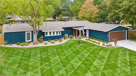 7820 Dearborn Dr Prairie Village, KS 66208