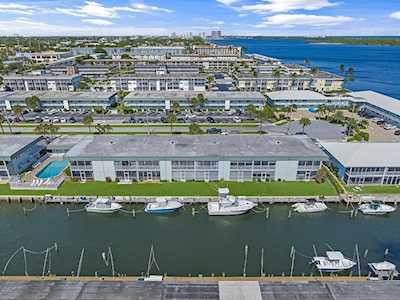 110 Wettaw Lane #206 North Palm Beach, FL 33408