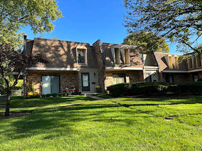 2090 Country Club Dr #2090 Woodridge, IL 60517