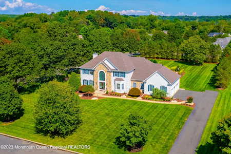 201 Navajo Ct Morganville, NJ 07751