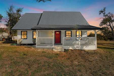 124 Uriah DR Elgin, TX 78621