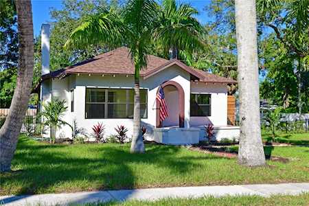 302 24th St W Bradenton, FL 34205