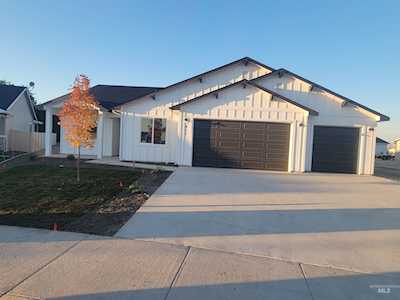 911 Rambling Rose Avenue Wilder, ID 83676