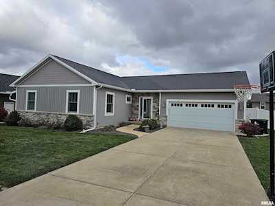 1403 Hampton Rd Washington, IL 61571