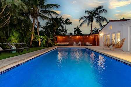 2441 Tigertail Ave Coconut Grove, FL 33133