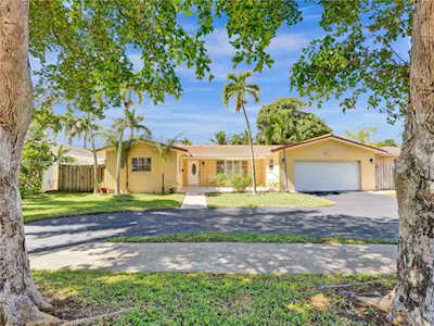 4771 Bayview Dr Fort Lauderdale, FL 33308