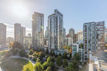 1111 Richards Street #2208 Vancouver, BC V6B 0S3
