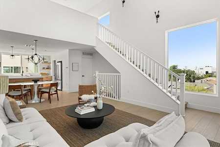 11222 W Lyon Ln North Hollywood, CA 91606