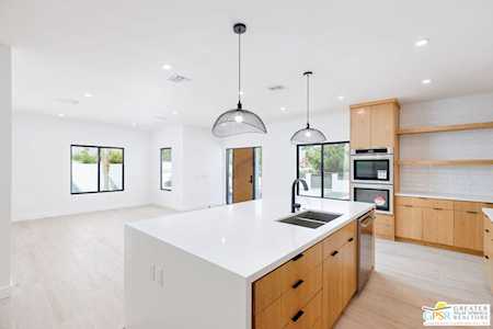 2105 E Francis Dr Palm Springs, CA 92262