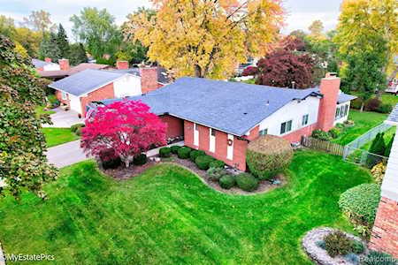 14452 E Ramblewood St Livonia, MI 48154