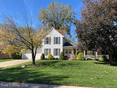 37640 E Meadowhill Dr Farmington Hills, MI 48167