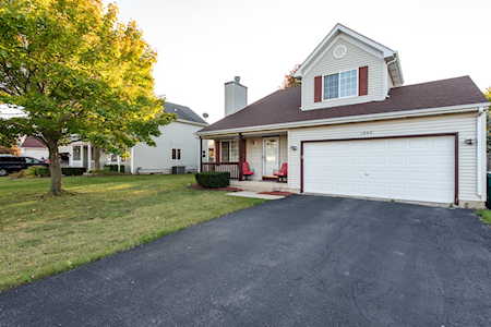 1804 Sunshine Ln Zion, IL 60099
